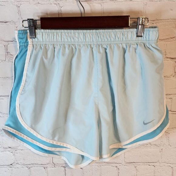 Women's Nike Dri-Fit gym shorts, size Large - Picture 1 of 3